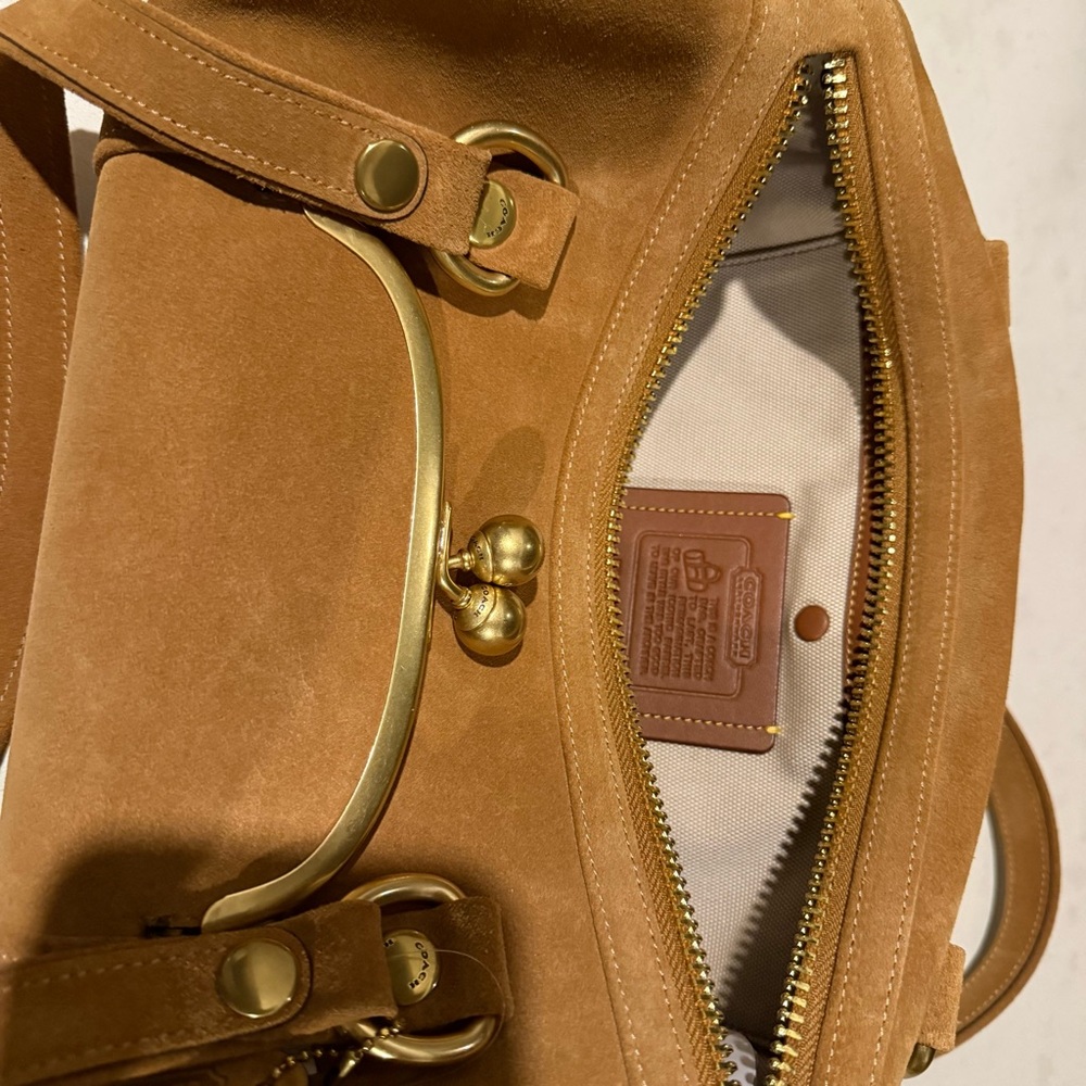 Coach Kisslock Barrel Bag Runway 2025 in Tan Suede - Picture 10 of 14
